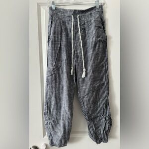 Aerie women’s lightweight casual pant. Size M. 100% cotton. Perfect for summer!